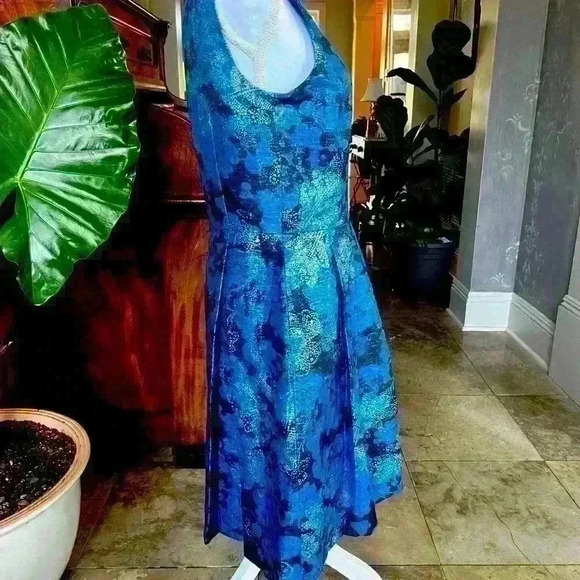 T Tahari size 10. Blue/black w/silver detail excellent condition fit and flare - Picture 10 of 13